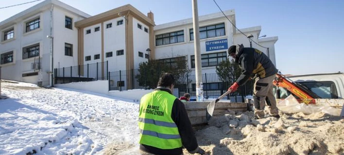 Συνεχίζεται η κακοκαιρία και σήμερα: Κλειστά σχολεία και δικαστήρια -Δεμένα τα πλοία στα λιμάνια